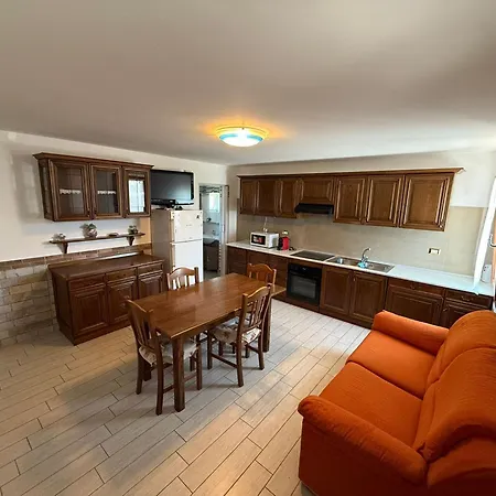 アパート House *